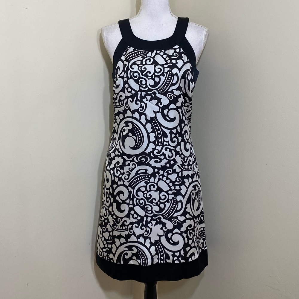 Nwt White House Black Market || Woman’s % 100 Black and white dress size 6